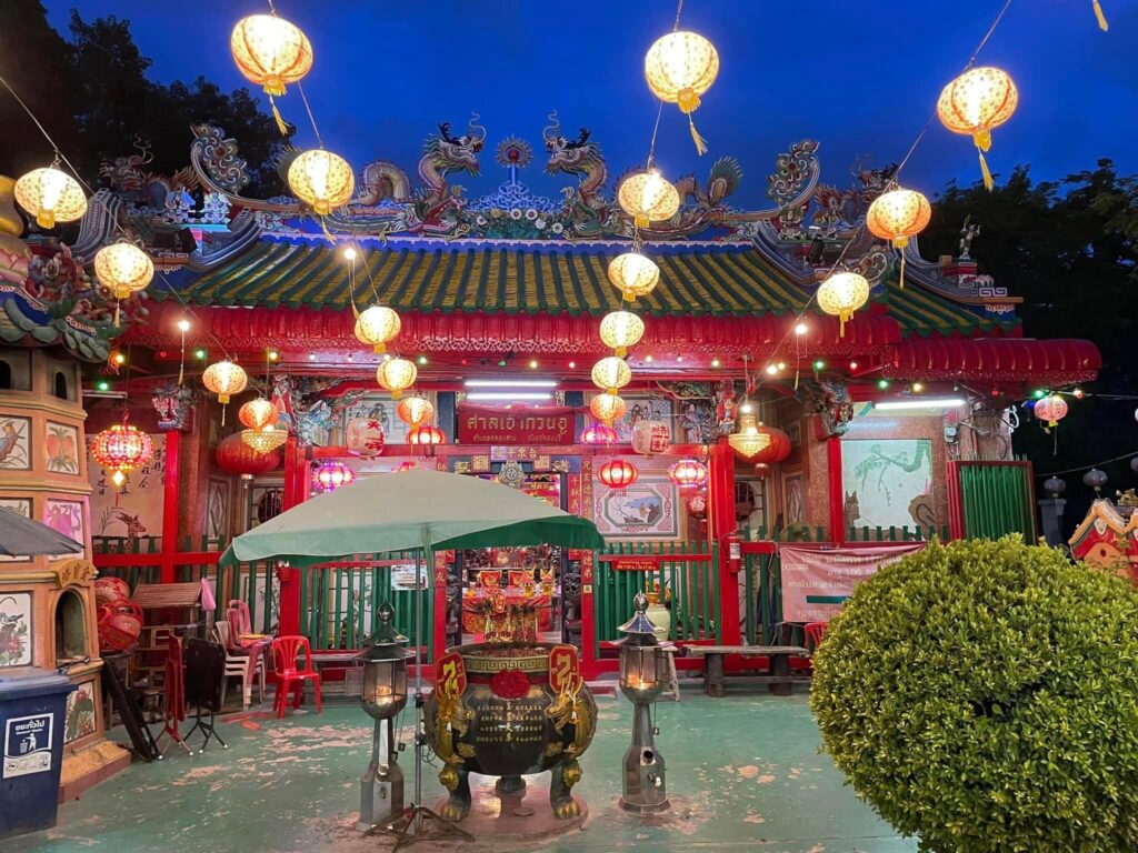 ศาลเจ้าเก่าแก่แถวคลองสานที่อยู่คู่บุญกรุงเทพมหานครมานานกว่า 280 ปี