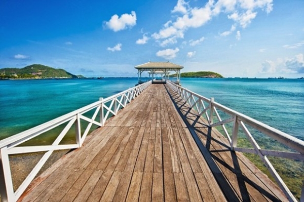 เกาะสีชัง พักผ่อนในบรรยากาศสงบ จุดเช็คอินเพียบ