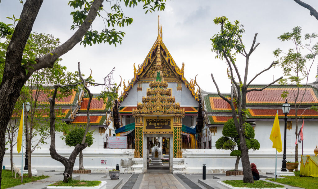  วัดระฆังโฆสิตารามวรมหาวิหาร ที่เที่ยวสายมู เด่นเรื่องขอพรเสริมสิริมงคล