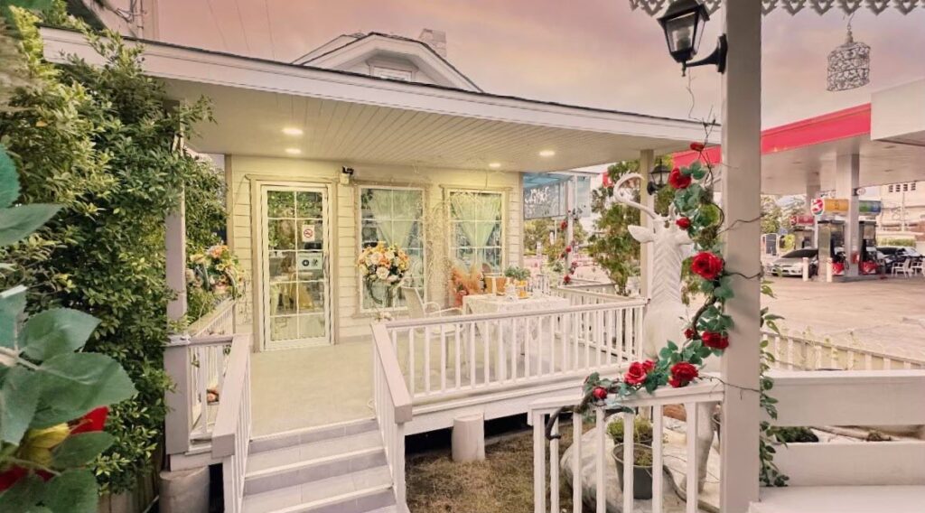 Kim’s Café คาเฟ่เล็กๆ ตกแต่งน่ารักสไตล์เจ้าหญิงในวัง 