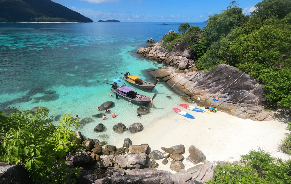 หาดซันเซทบนเกาะกระดาน