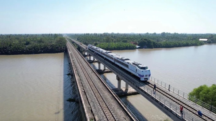 รถไฟนำเที่ยว KIHA 183
