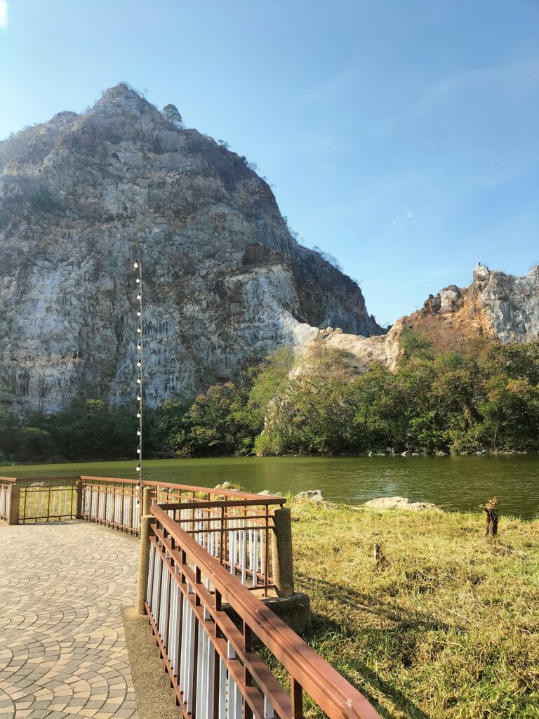 สะพานสร้างใหม่เขางู