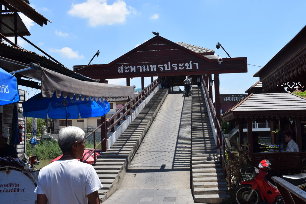ตลาดสามชุก