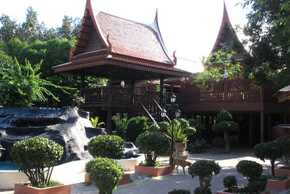 บ้านขุนช้าง ที่เที่ยวสุพรรณบุรี